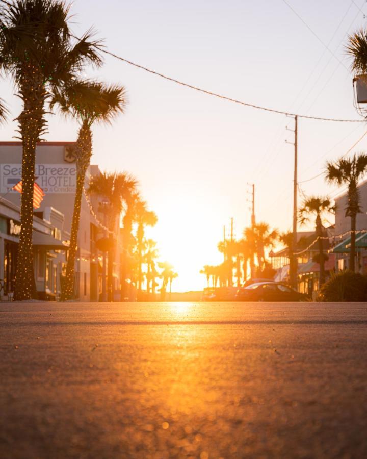 Sea And Breeze Hotel And Condo Tybee Island Exterior photo