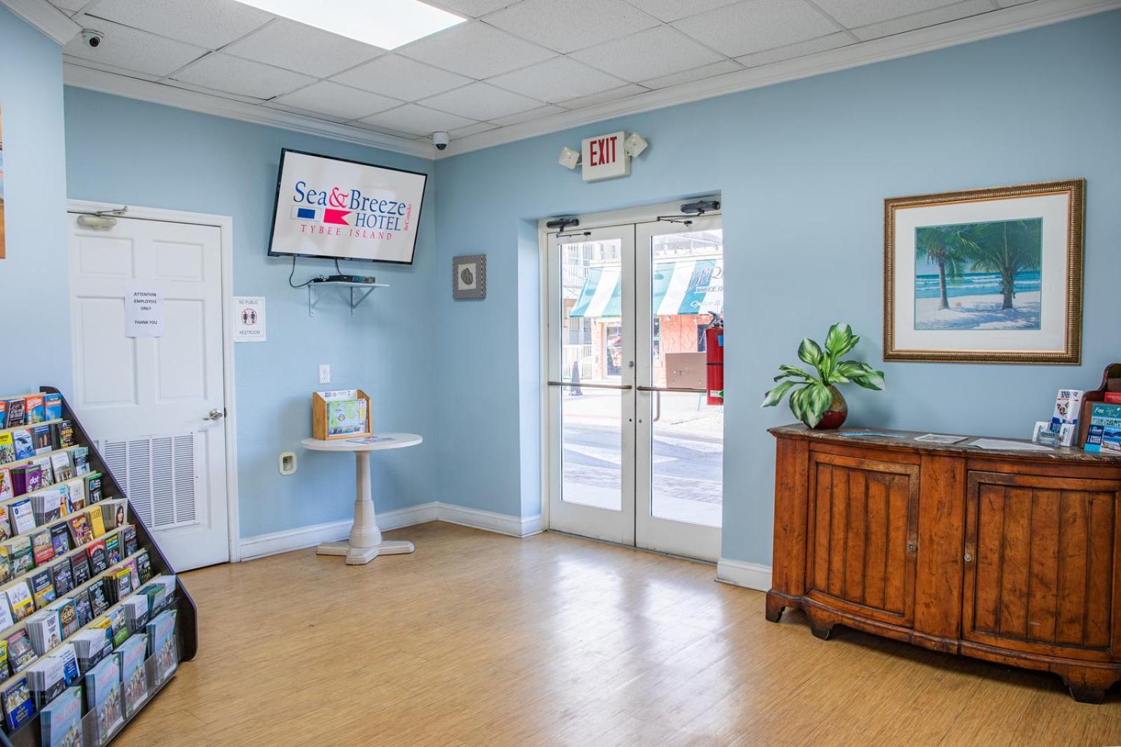 Sea And Breeze Hotel And Condo Tybee Island Exterior photo